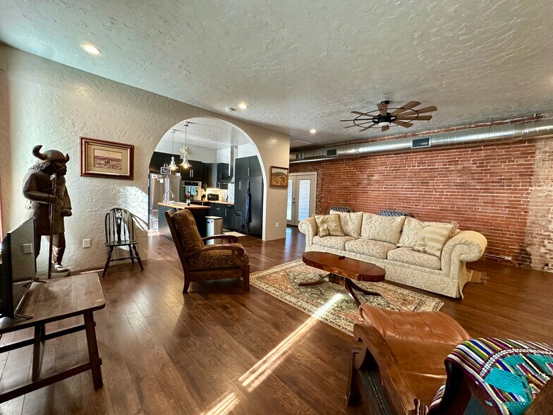 More Photos Of 101 N Waggoner St, Electra Flex For Sale