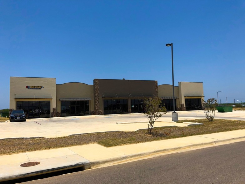 Primary Photo Of 90 N Access Loop, Cotulla Storefront Retail Office For Sale