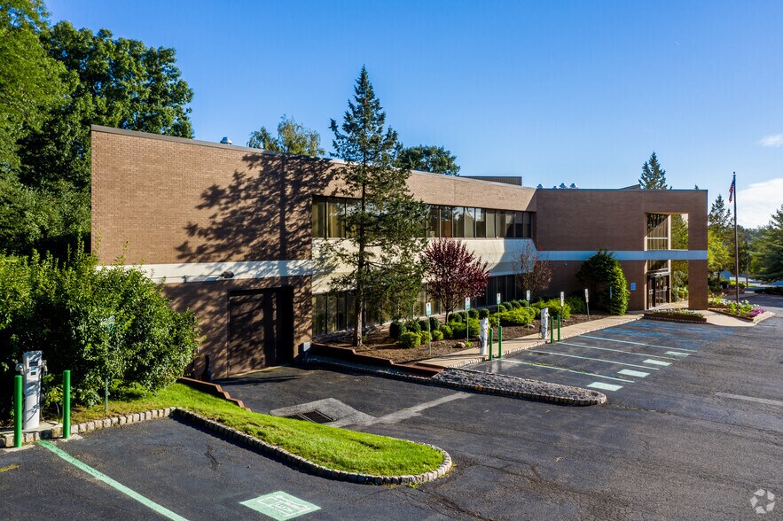 More Photos Of 6 Arrow Rd, Ramsey Office For Lease