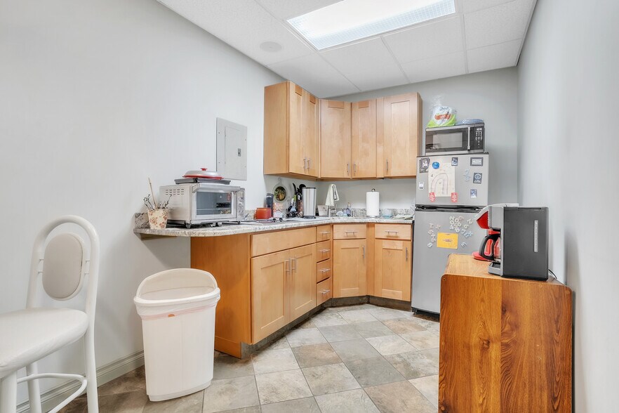 More Photos Of 1450 Pa-51, Clairton Office For Sale