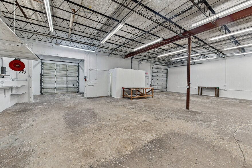 More Photos Of 900-950 NE 40th Ct, Oakland Park Warehouse For Lease