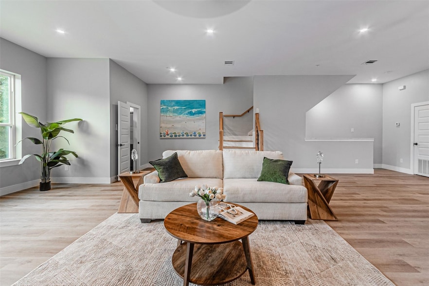 More Photos Of 2376 Longhorn St, Dallas Apartments For Sale