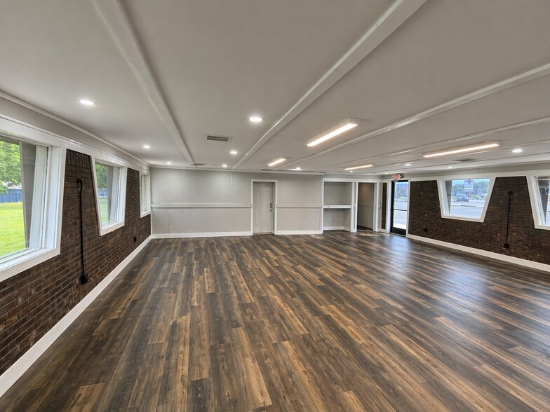 More Photos Of 3021 Eastend Dr, Humboldt Freestanding For Lease
