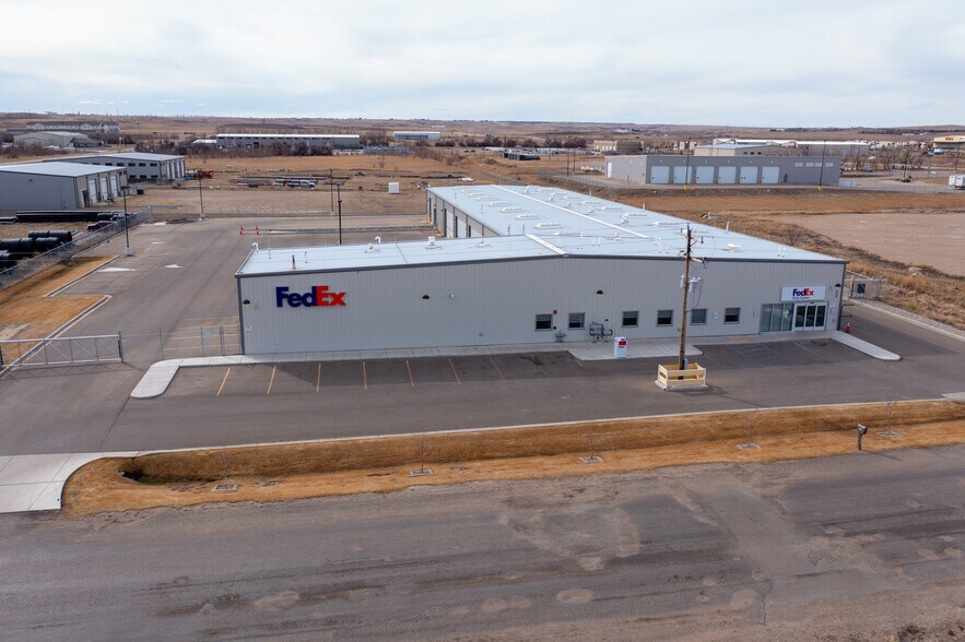 More Photos Of 8923 Oil Ave, Williston Warehouse For Sale