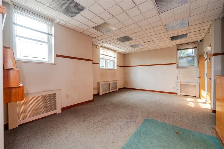 More Photos Of 195 N Village Ave, Rockville Centre Office For Sale