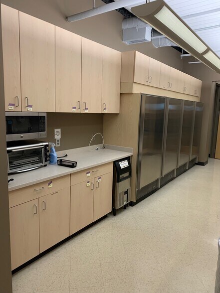 More Photos Of 3535 40th Ave NW, Rochester Medical For Lease