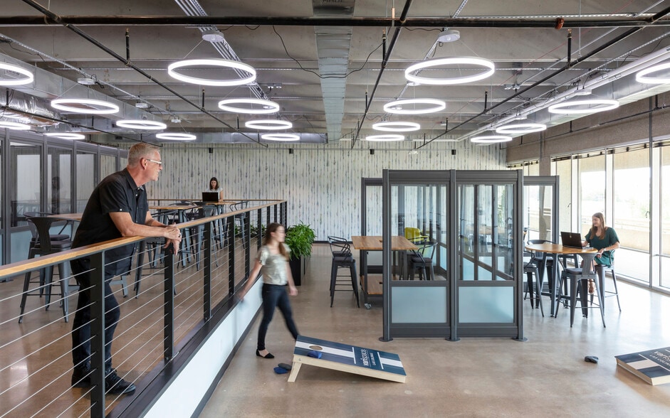 More Photos Of 901 W Walnut Hill Ln, Irving Office For Lease