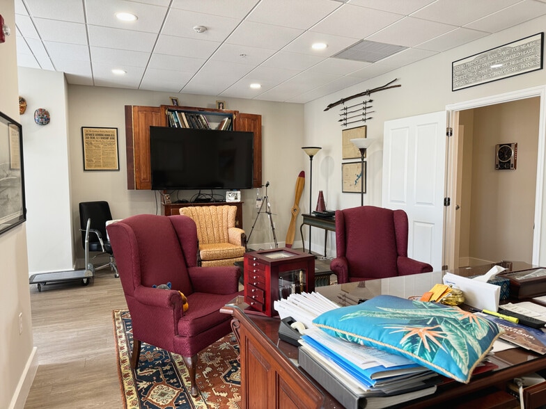 More Photos Of 3976 Destination Dr, Osprey Storefront For Sale