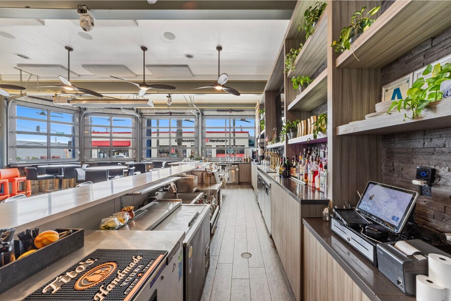 More Photos Of 236 S Coast Hwy, Oceanside Storefront For Lease