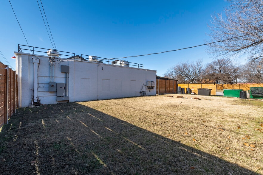 More Photos Of 1300 Gould Ave, Fort Worth Restaurant For Sale