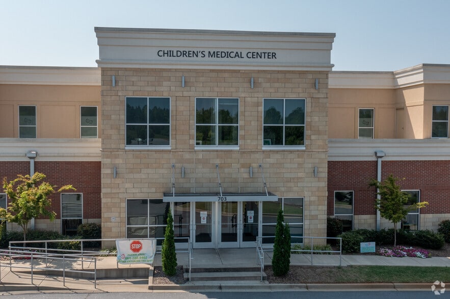 More Photos Of 703 Verdae Blvd, Greenville Healthcare For Lease