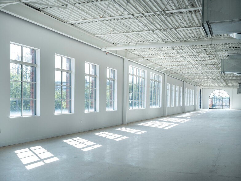 More Photos Of 2650 St Clair Av W, Toronto Freestanding For Sale