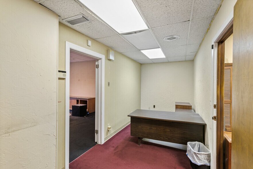 More Photos Of 333 E Bay St, Jacksonville Office For Lease
