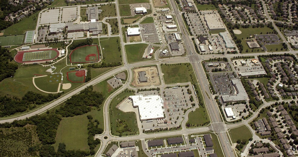 More Photos Of 525 Wakarusa Dr, Lawrence Freestanding For Lease