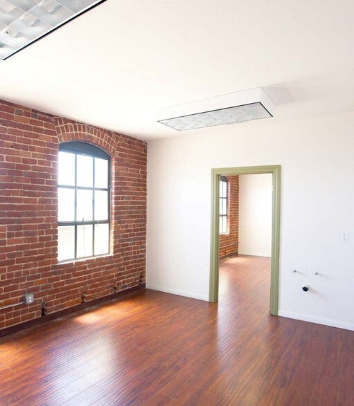 More Photos Of 1002-1008 S Pacific Ave, San Pedro Storefront Retail Office For Lease