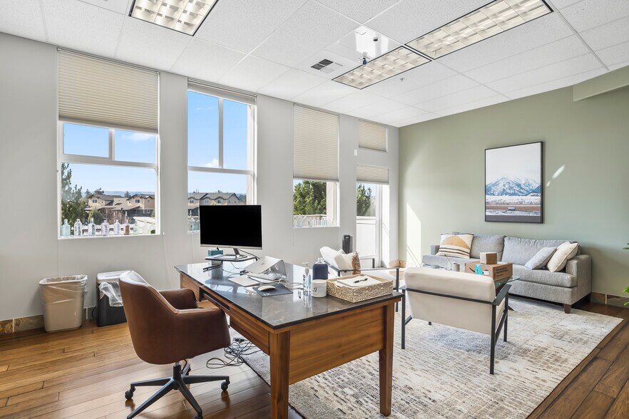 More Photos Of 601 N Larch St, Sisters Research And Development For Sale