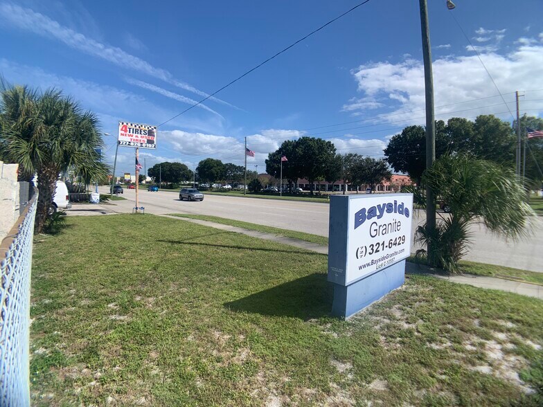 More Photos Of 3199 22nd Ave N, Saint Petersburg Showroom For Lease