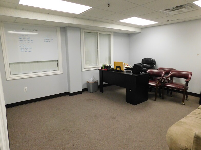 More Photos Of 672 E Union Sq, Sandy Storefront Retail Office For Lease