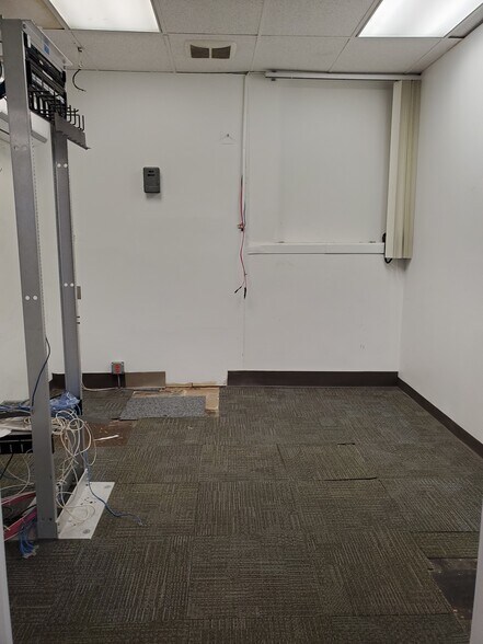 More Photos Of 563-565 High Mountain Rd, North Haledon Bank For Lease
