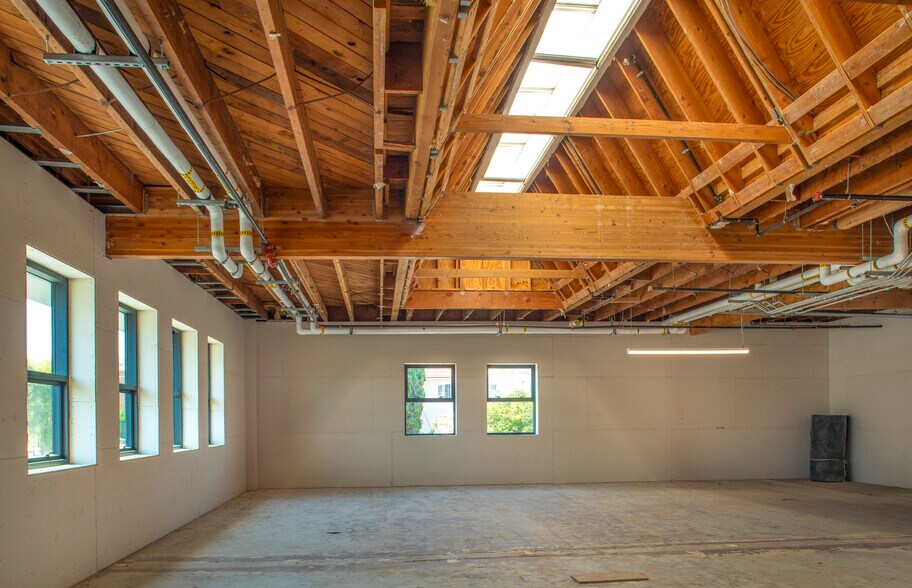 More Photos Of 2101 Wilshire Blvd, Santa Monica Medical For Sale