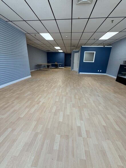 More Photos Of 1794 Bridge St, Dracut Storefront For Sale