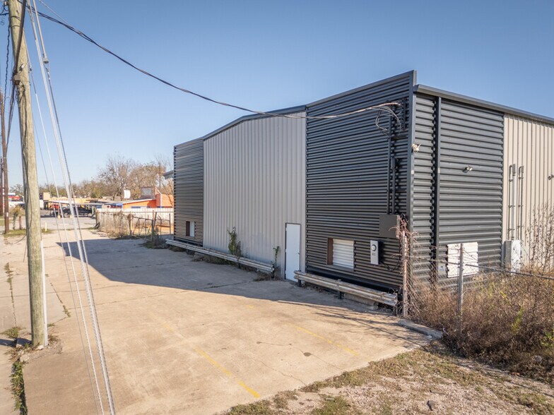 More Photos Of 7904 Irvington Blvd, Houston Warehouse For Sale