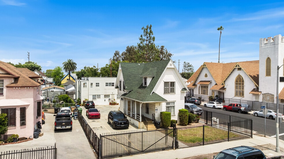 More Photos Of 933 E 28th St, Los Angeles Multifamily For Sale