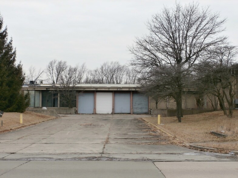 More Photos Of 80-90 North St, Park Forest Manufacturing For Lease