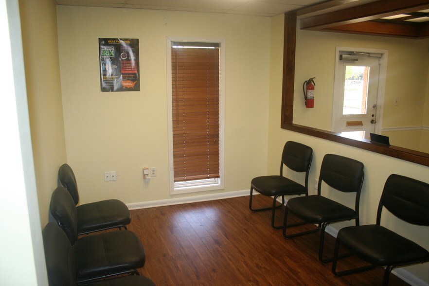 More Photos Of 6424 Lakeover Rd, Jackson Office For Lease