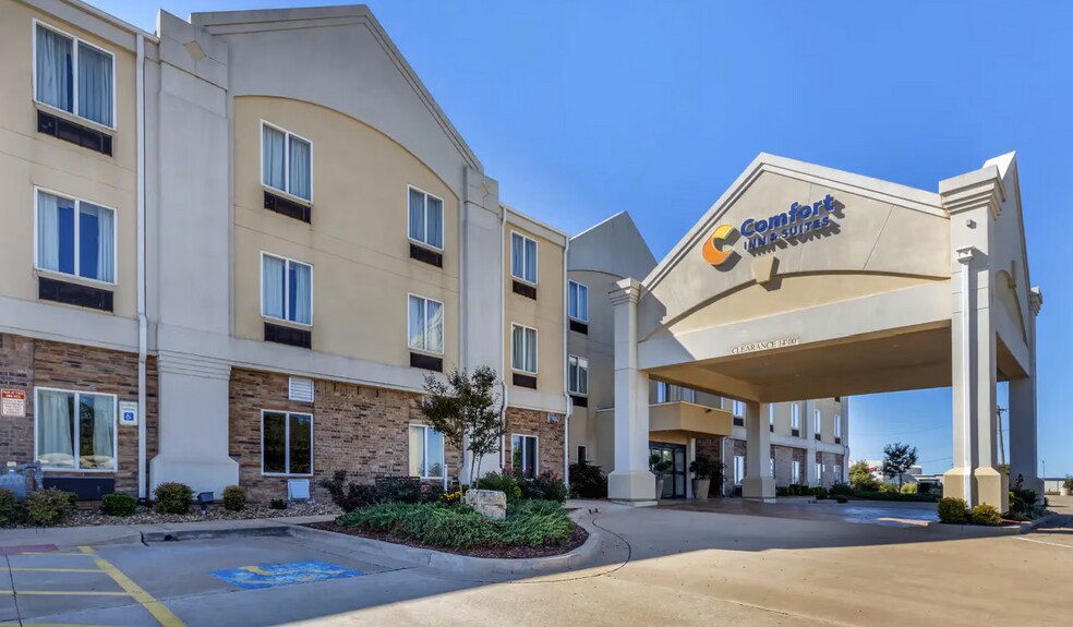 More Photos Of 3112 W Fir St, Perry Hotel For Sale