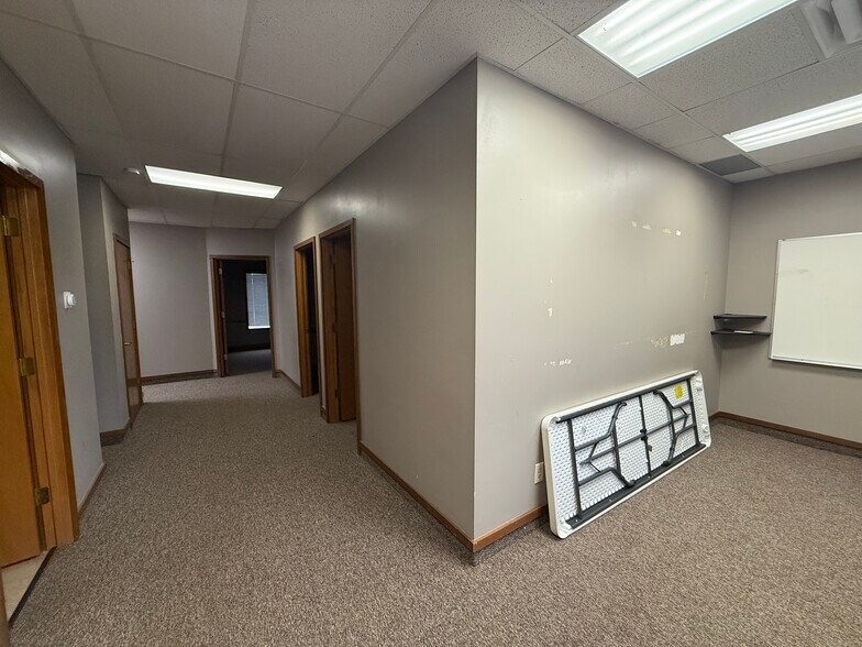 More Photos Of 1980-1986 NW Copper Oaks Cir, Blue Springs Office For Sale