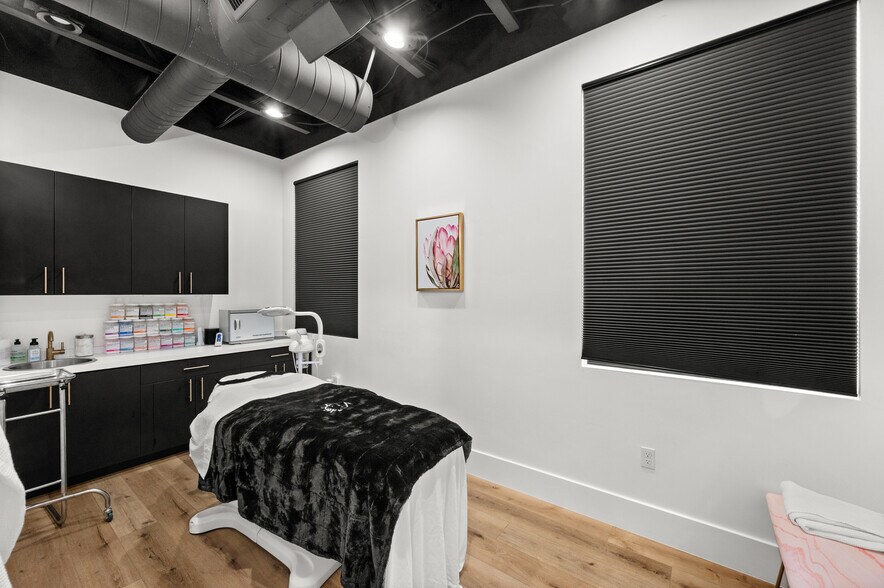 More Photos Of 807 E Pioneer Rd, Draper Office For Lease