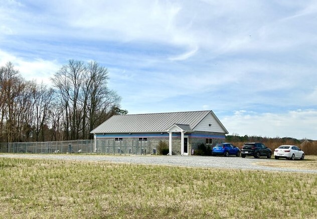 Primary Photo Of 767 NC 124 W, Macclesfield Veterinarian Kennel For Sale