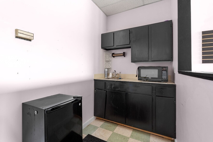 More Photos Of 102 Bridge Rd, Salisbury Office For Lease