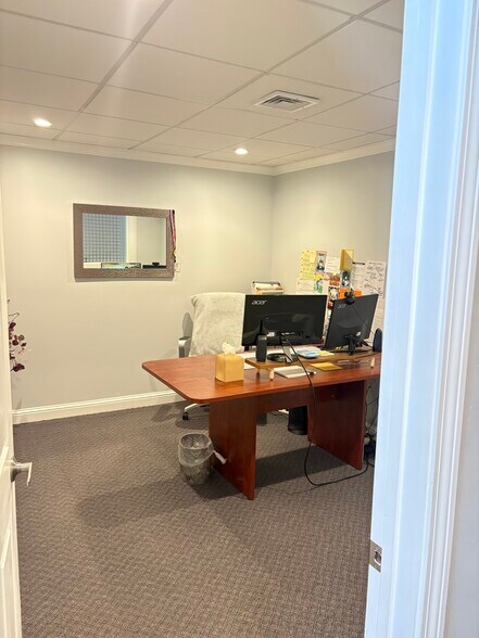 More Photos Of 76 Northeastern Blvd, Nashua Office For Sale