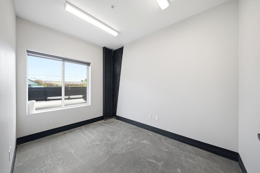 More Photos Of 7217 NE 99th St, Vancouver Industrial For Sale