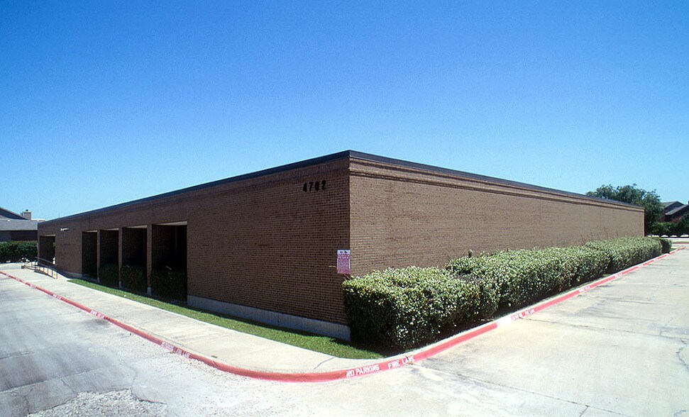 Primary Photo Of 4702 Saturn Rd, Garland Office For Lease
