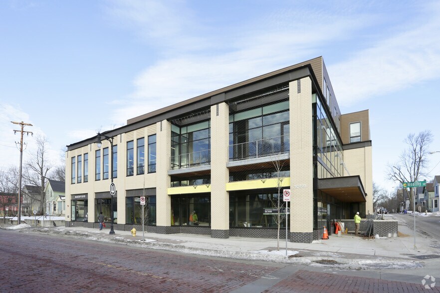 More Photos Of 1059 Wealthy St SE, Grand Rapids Apartments For Lease
