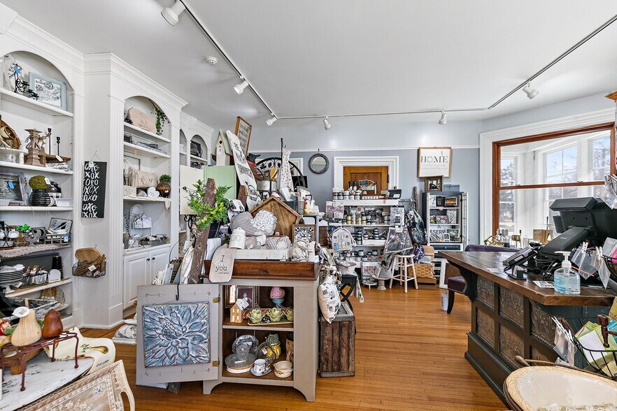 More Photos Of 303 N Main St, Elburn General Retail For Sale