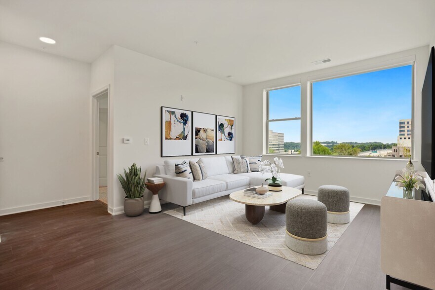 More Photos Of 7970 Maitland St, McLean Apartments For Lease