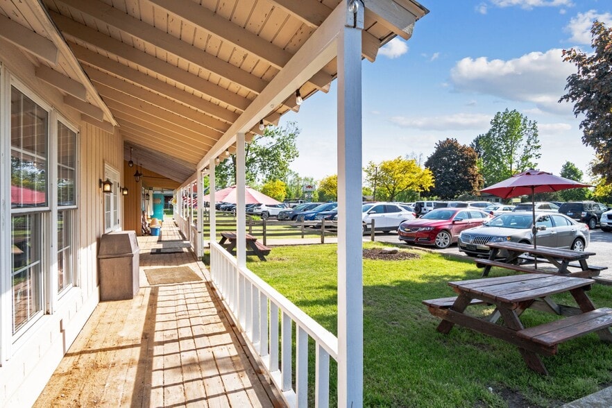 More Photos Of 1415-1427 S Milford Rd, Highland Township Storefront For Lease