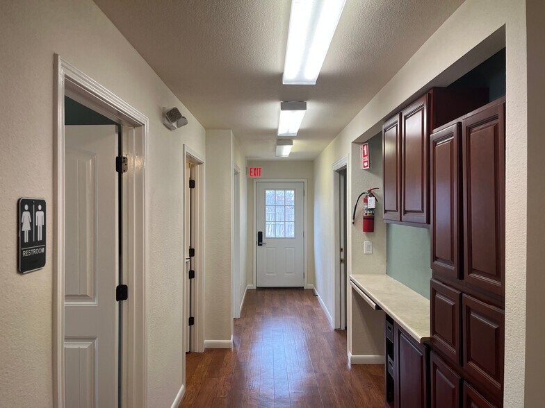 More Photos Of 1260 River Acres Dr, New Braunfels Medical For Lease