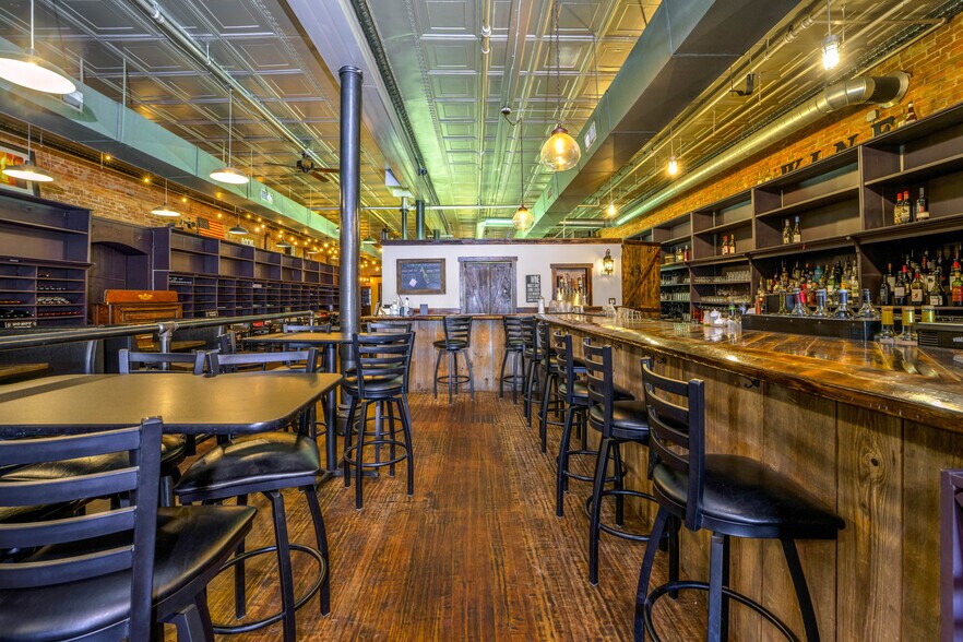 More Photos Of 923 N E St, Richmond Storefront For Sale