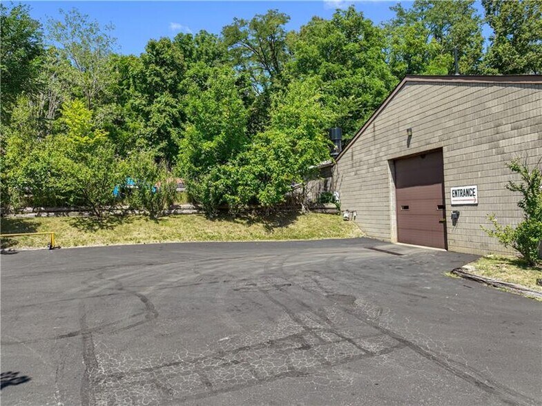 More Photos Of 560 Hoover Rd, Penn Hills Warehouse For Sale