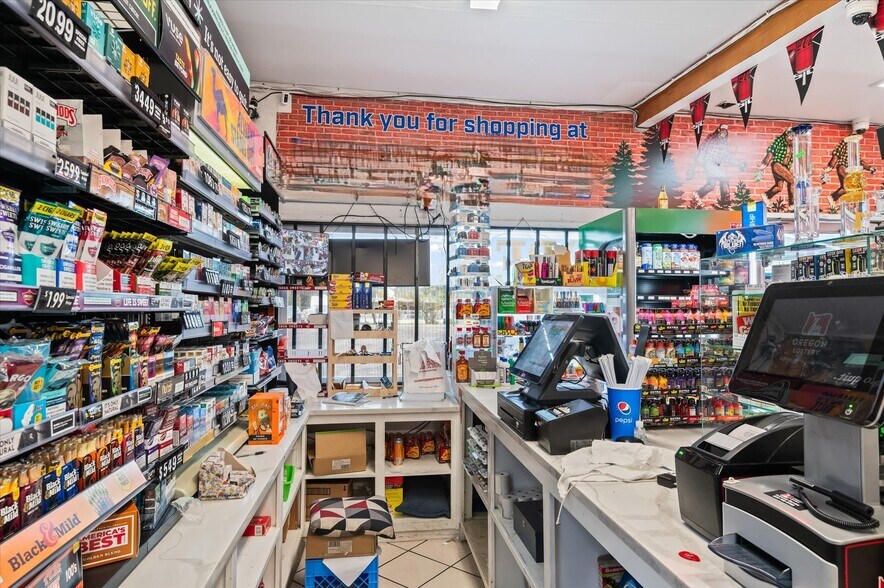 More Photos Of 1279 35th St, Springfield Storefront Retail Residential For Sale