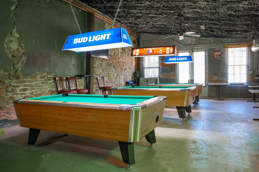 More Photos Of 514-520 N Railroad St, Burton Restaurant For Lease