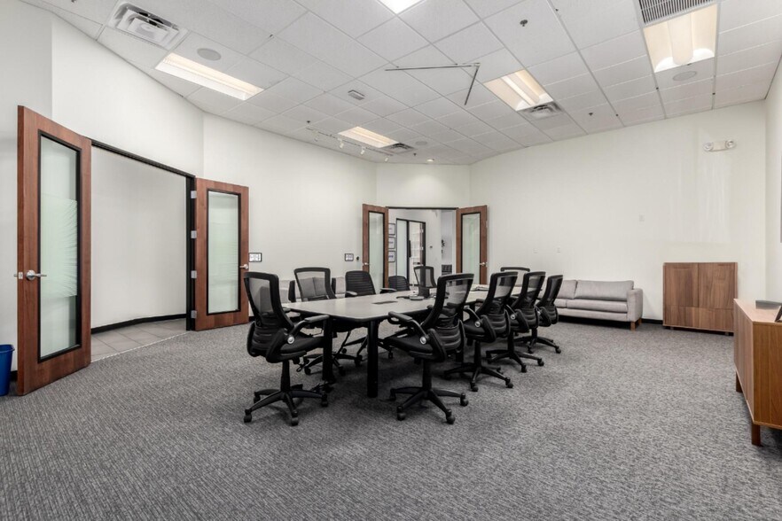 More Photos Of 1917 E 5th St, Tempe Light Manufacturing For Sale