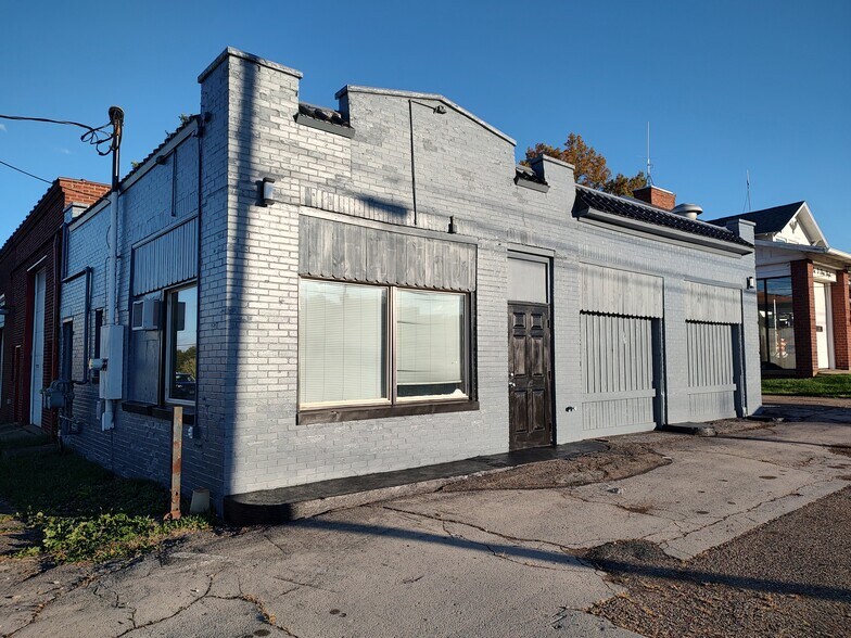 More Photos Of 2106 S Union Ave, Alliance Freestanding For Sale