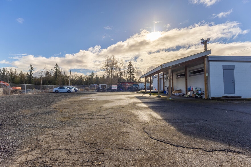 More Photos Of 22867 Fraser Hwy, Langley General Retail For Lease