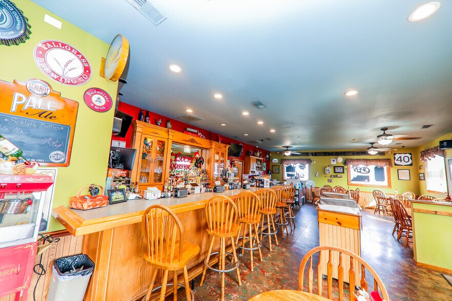 More Photos Of 101 E Main St, Saint Jacob General Retail For Sale